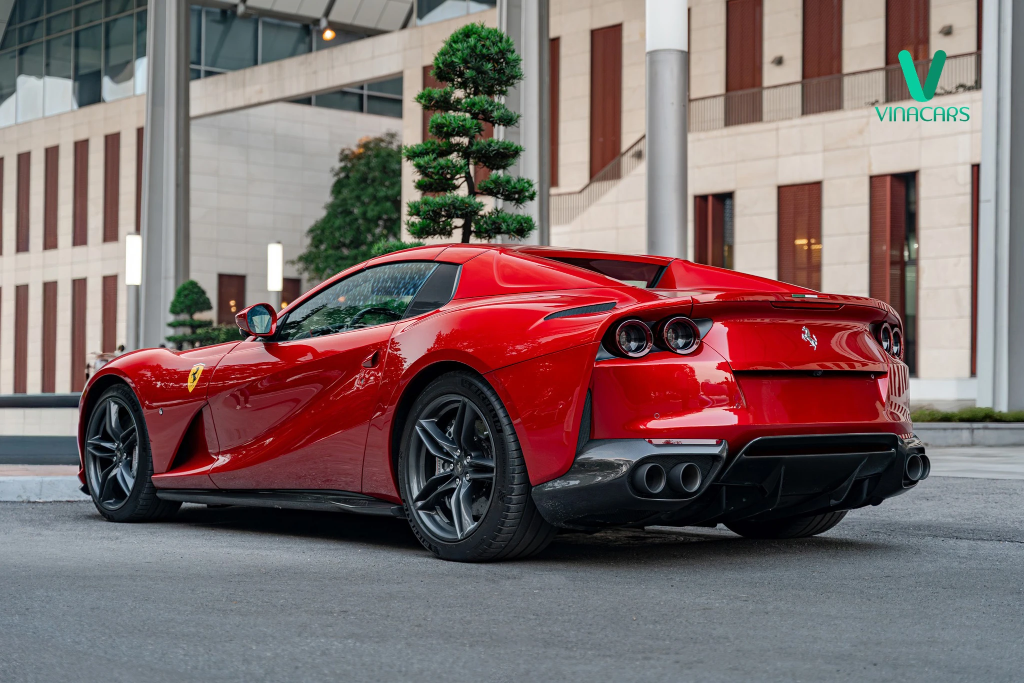 Ferrari 812 GTS 2023