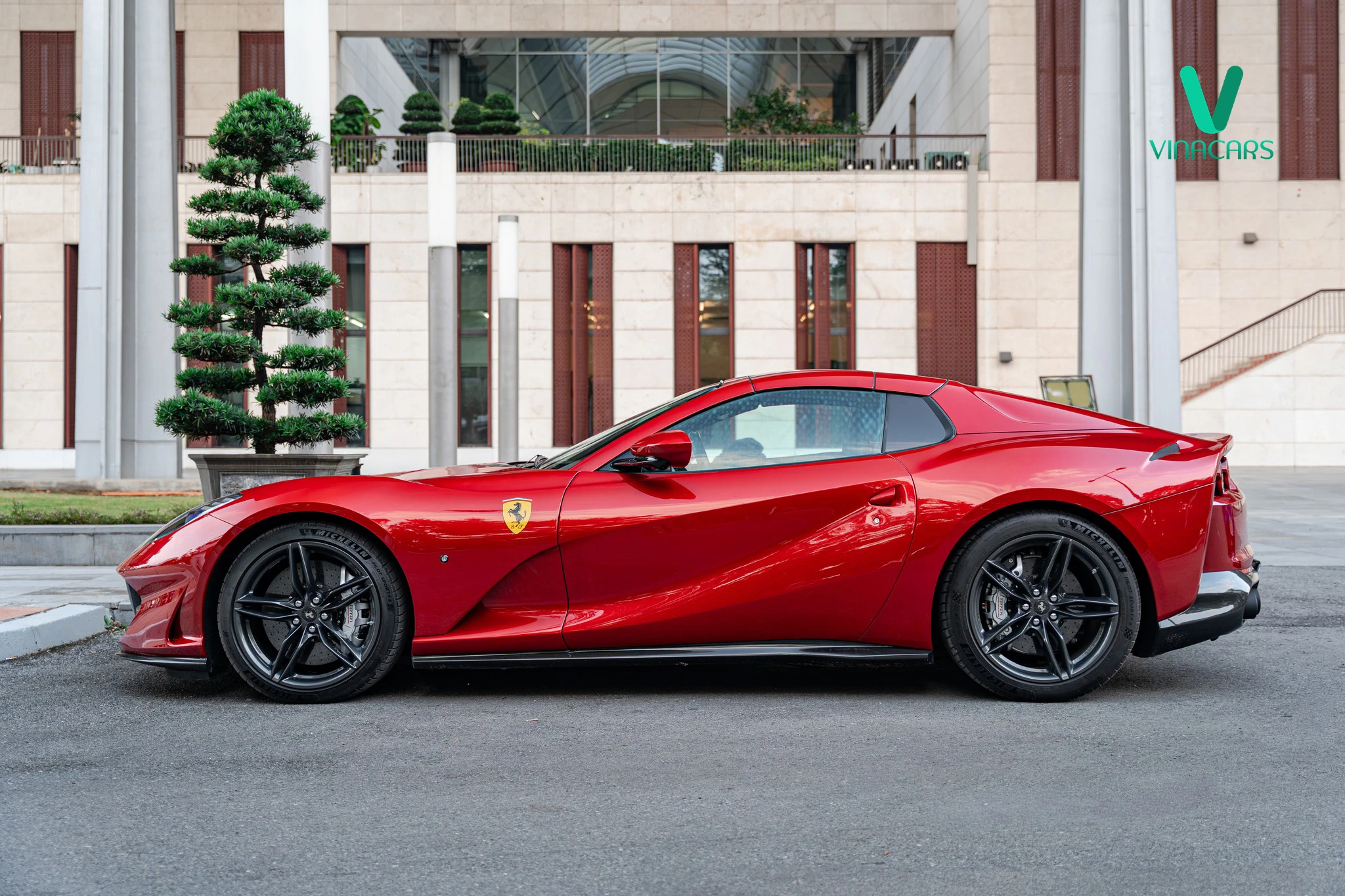 Ferrari 812 GTS 2023