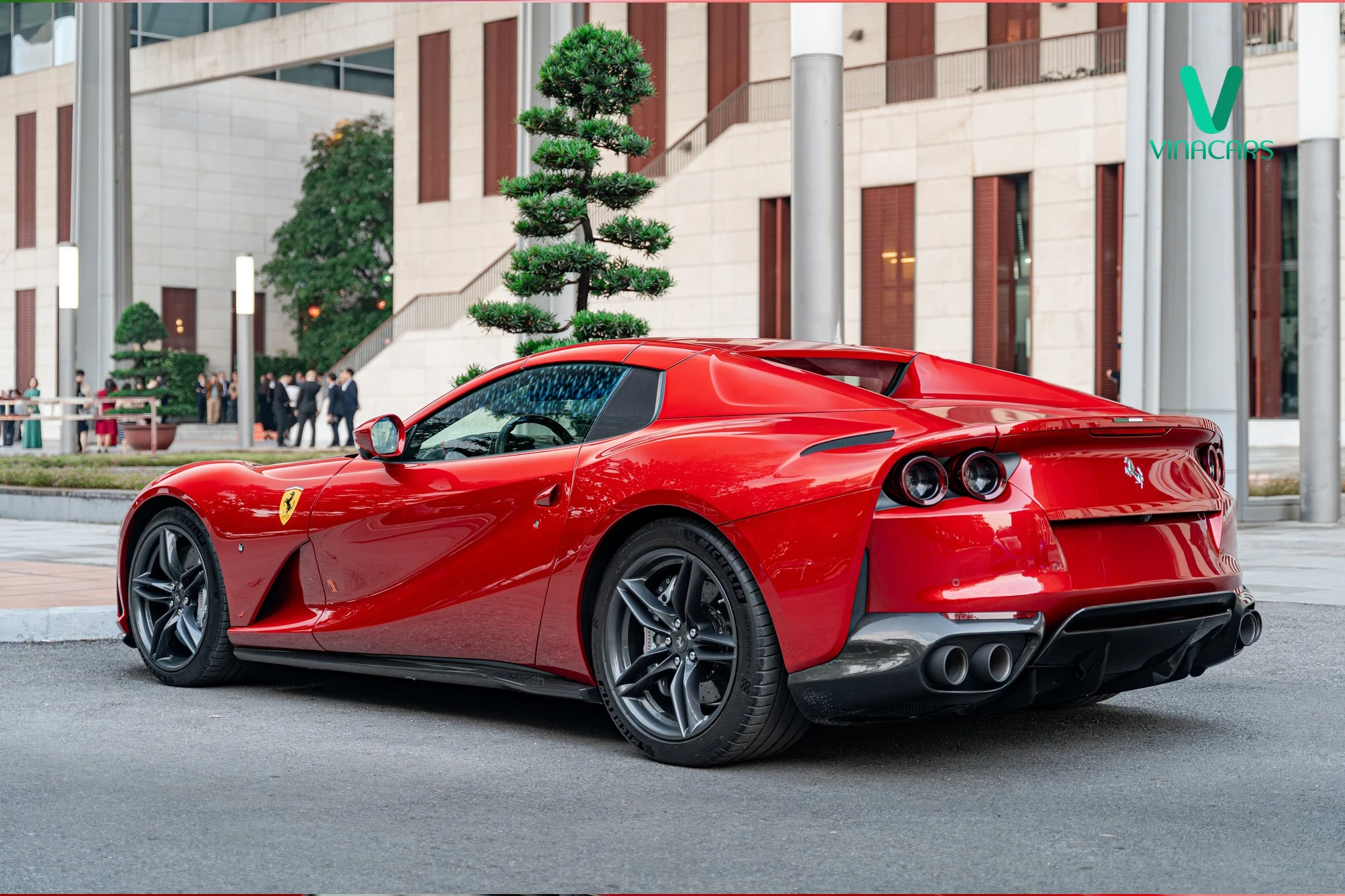 Ferrari 812 GTS 2023