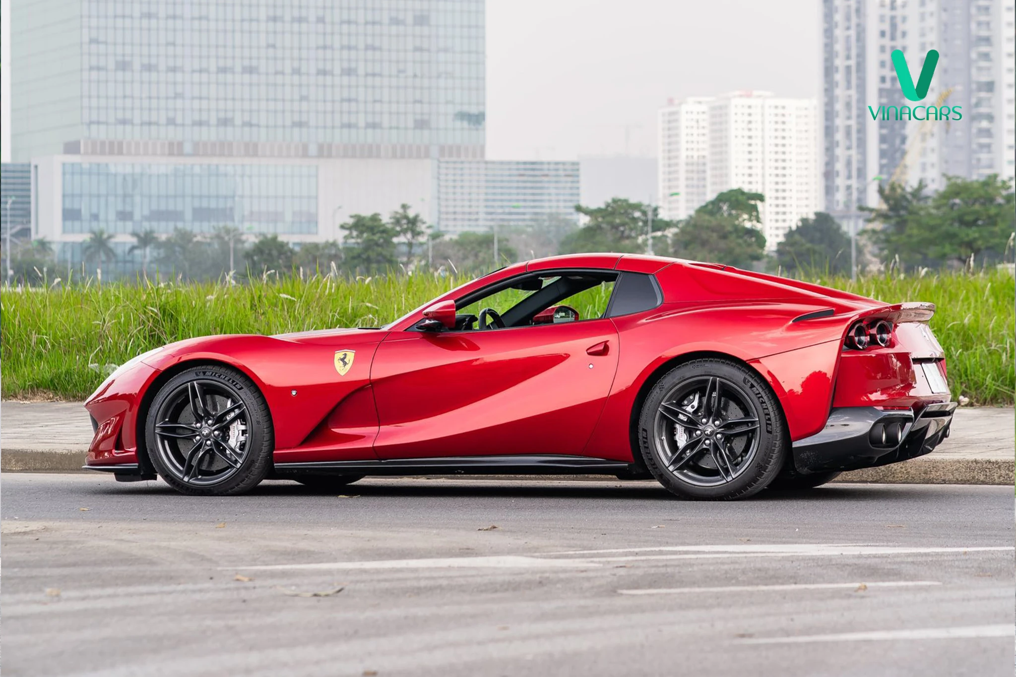 Ferrari 812 GTS 2023