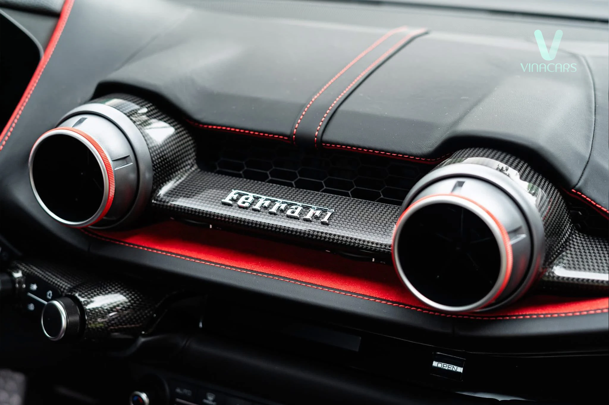 Ferrari 812 GTS 2023