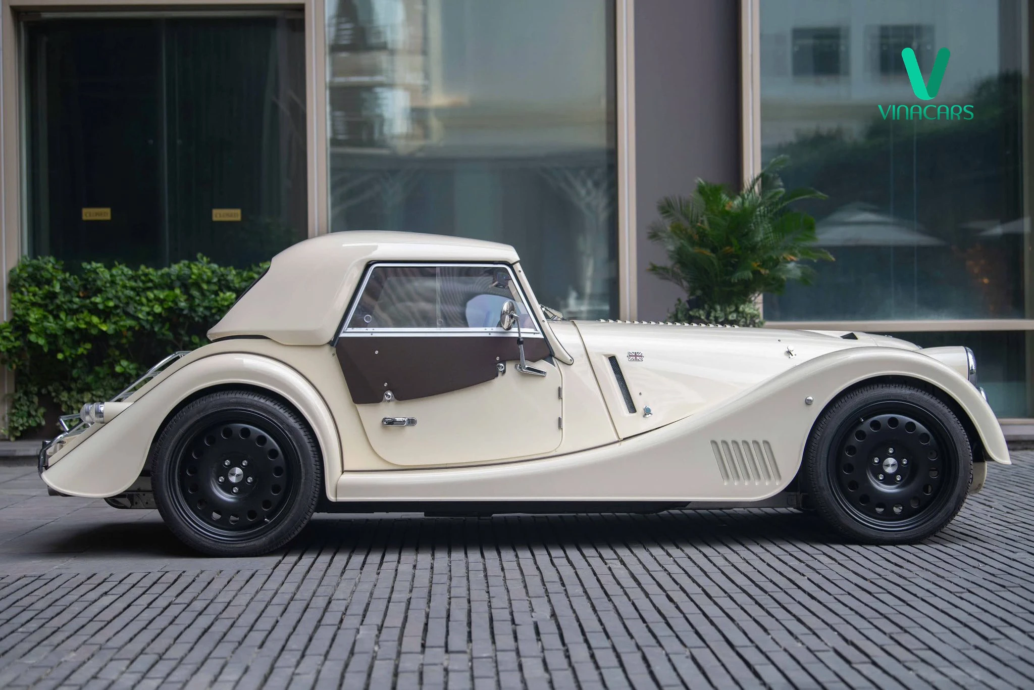 Morgan Plus Six AT 2025