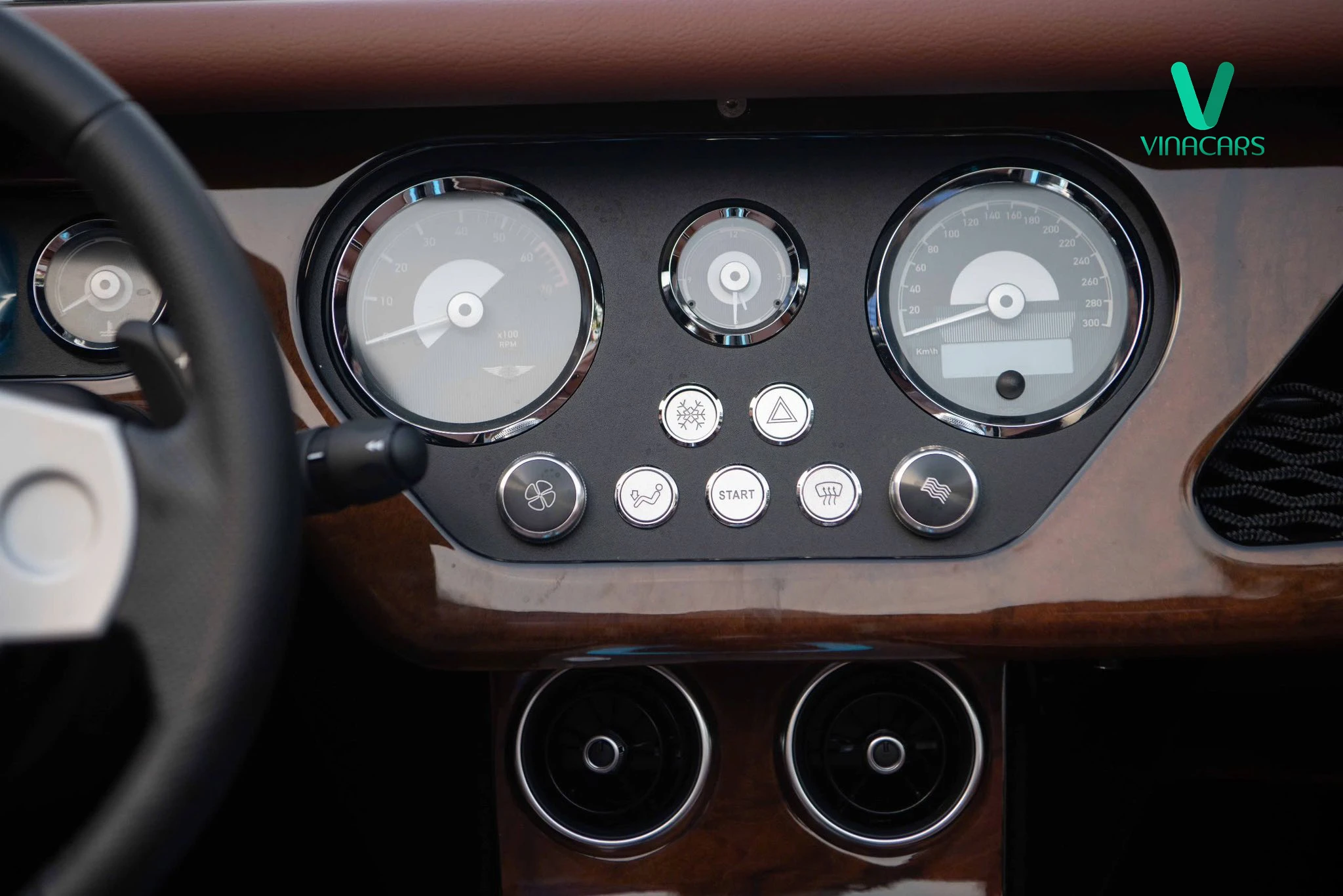 Morgan Plus Six AT 2025