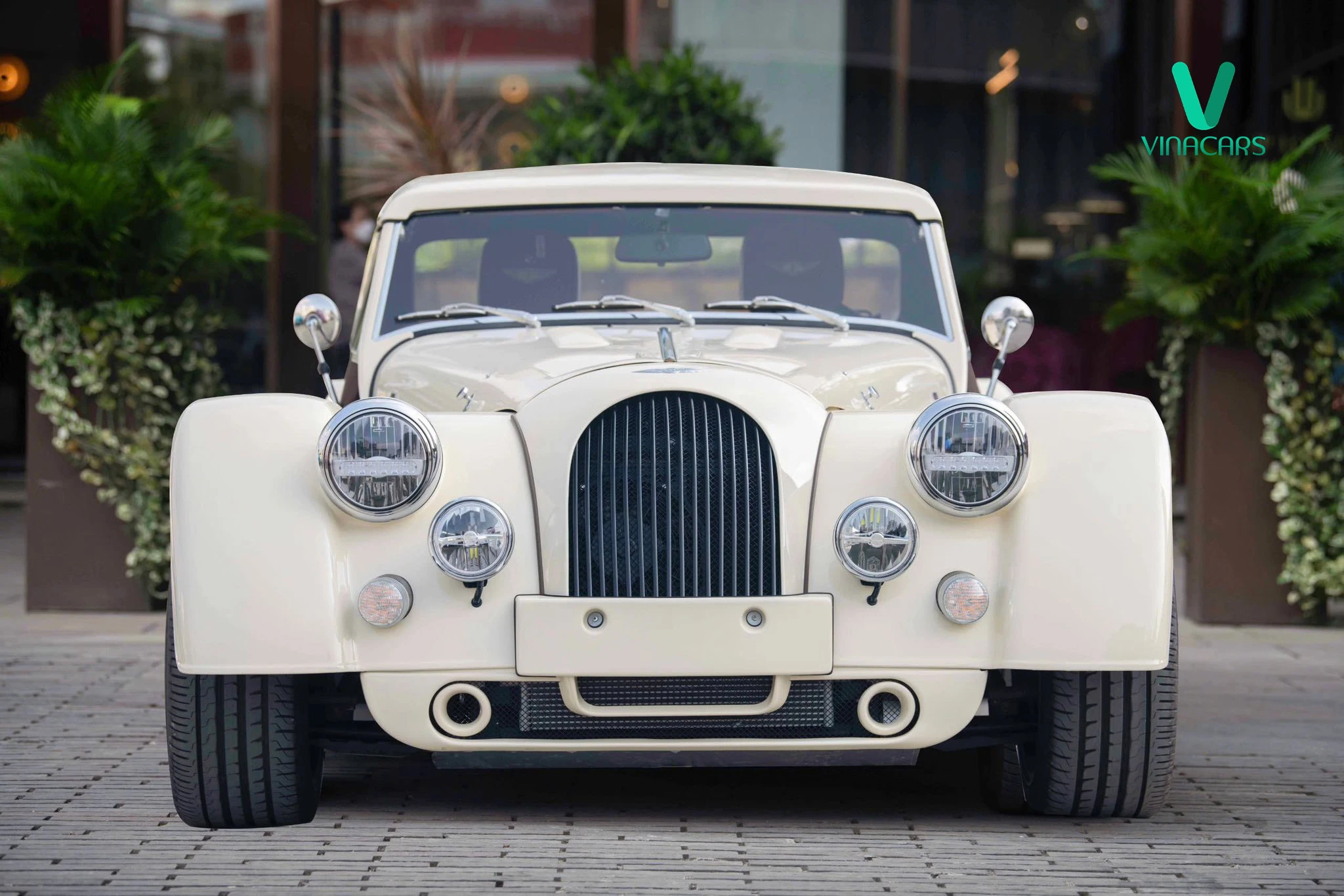 Morgan Plus Six AT 2025