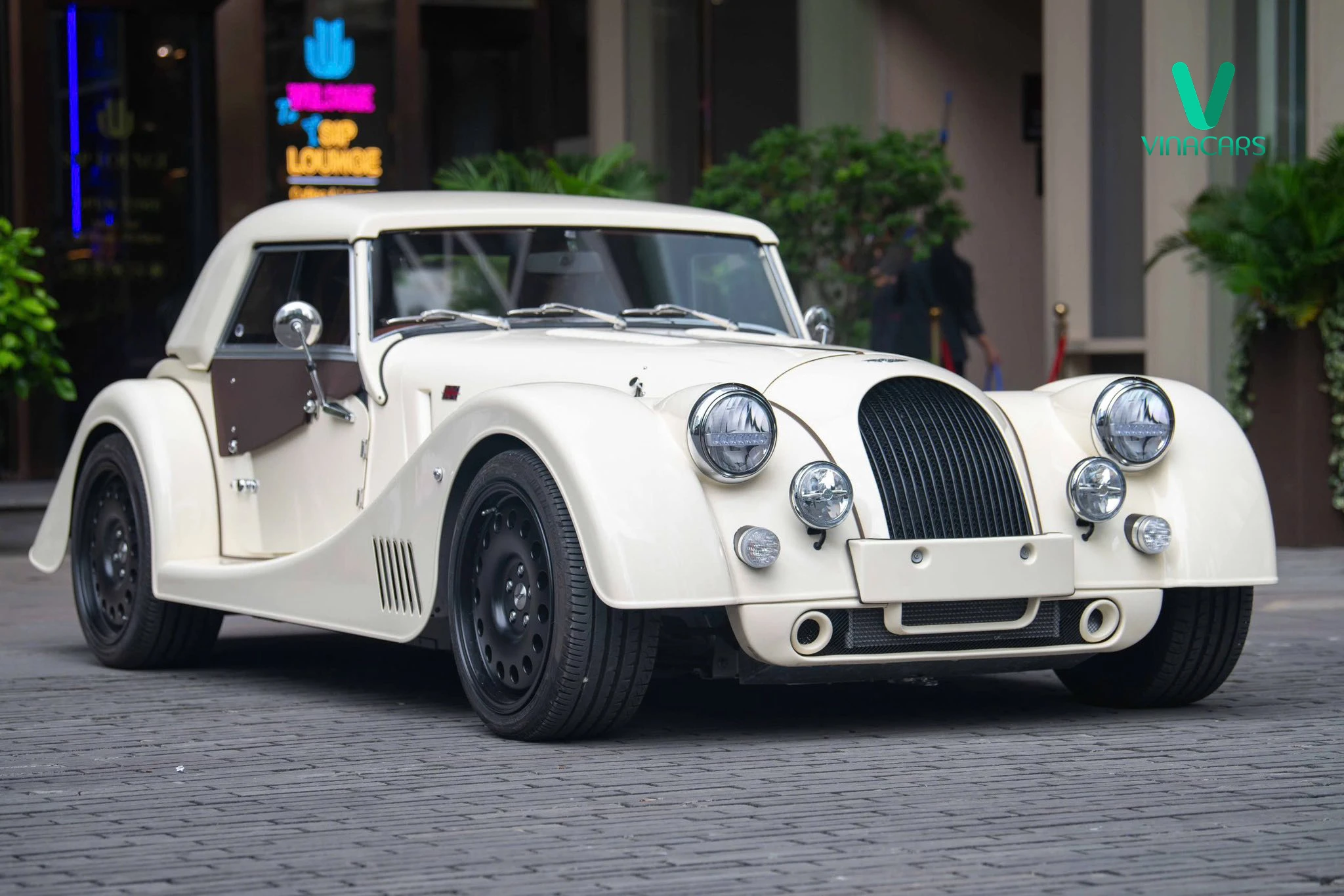 Morgan Plus Six AT 2025