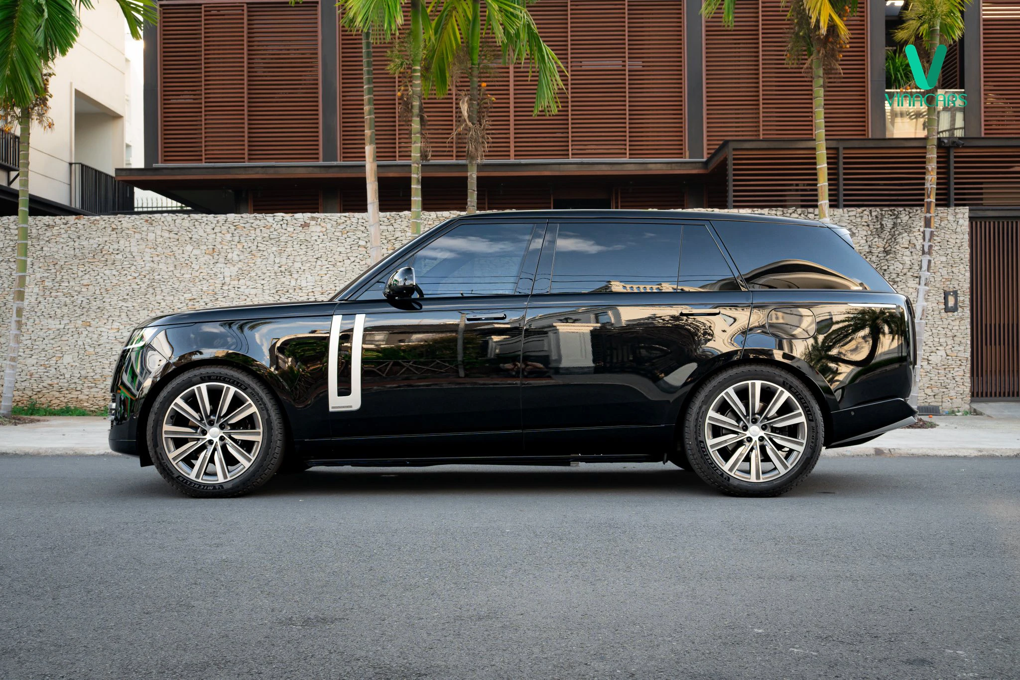 Range Rover Autobiography LWB PHEV 2025