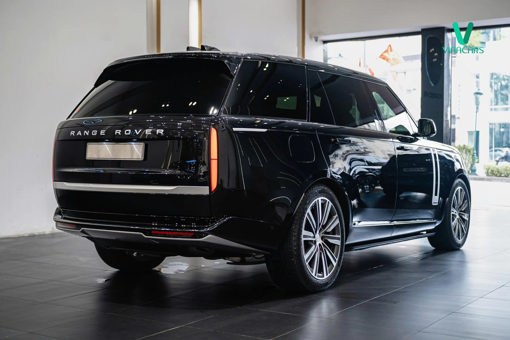 Range Rover Autobiography LWB PHEV 2025