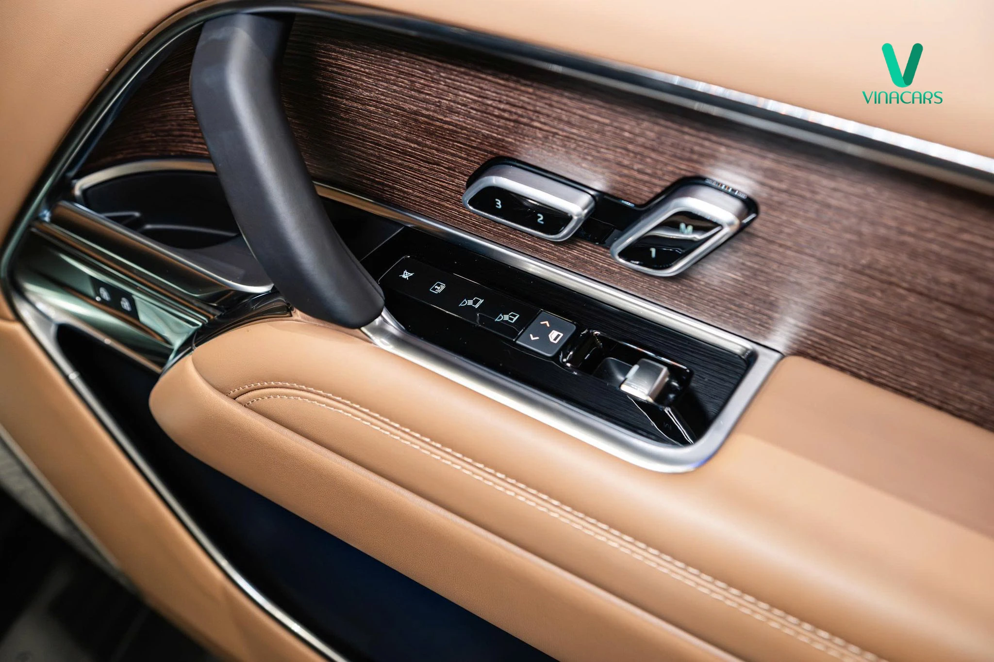 Range Rover Autobiography LWB PHEV 2025