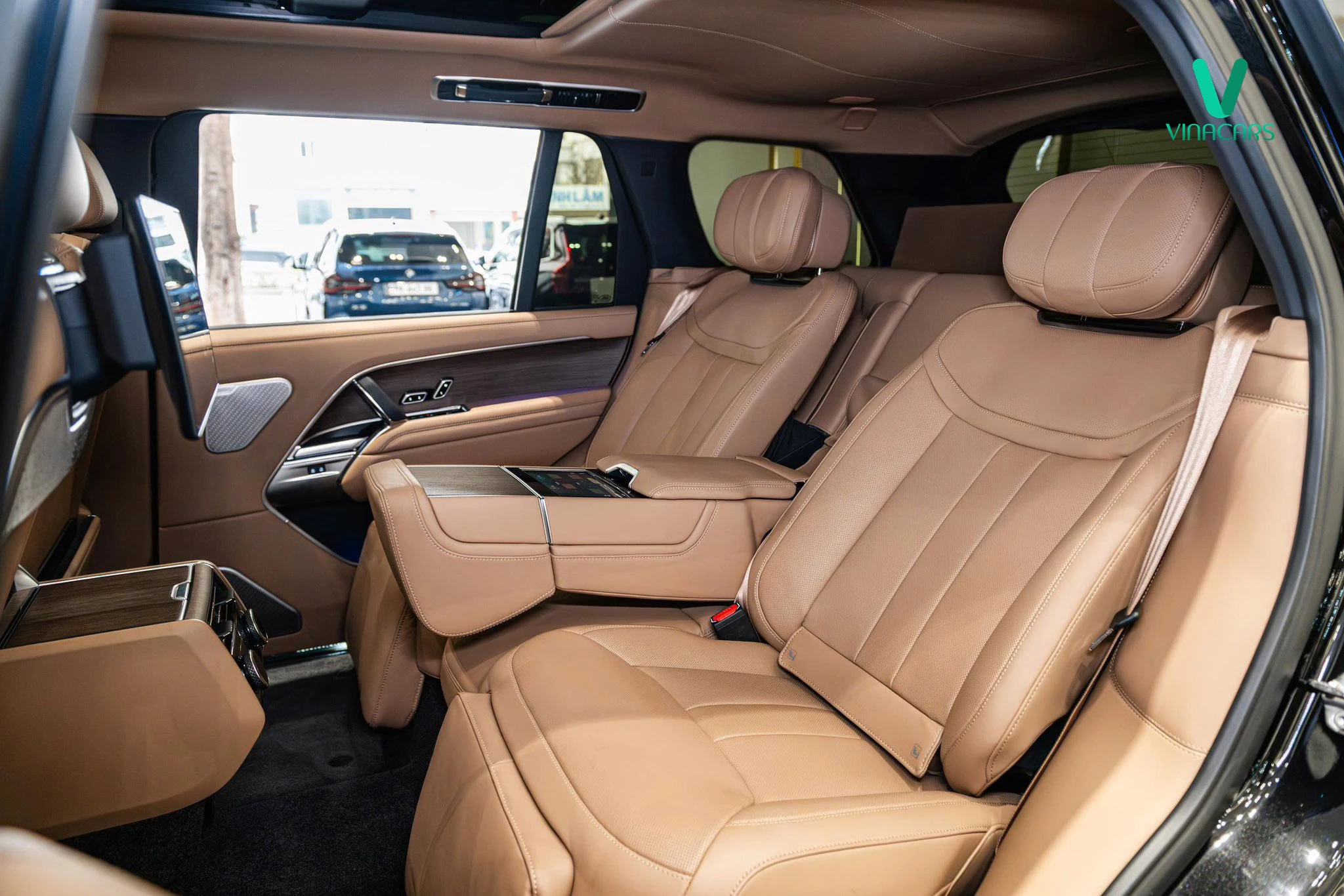 Range Rover Autobiography LWB PHEV 2025