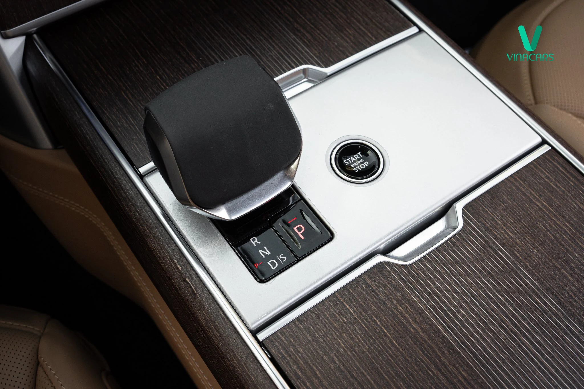 Range Rover Autobiography LWB PHEV 2025