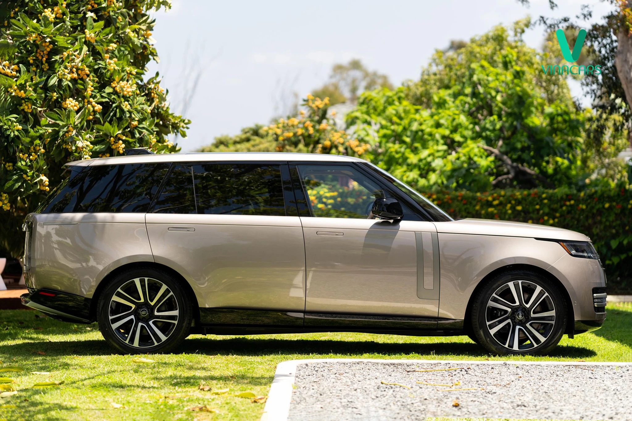 Range Rover SE LWB P530 2025