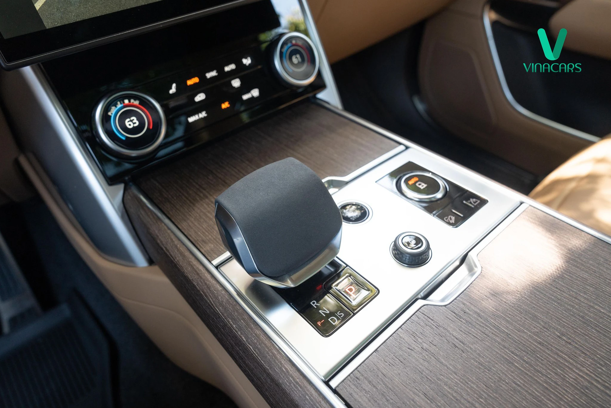 Range Rover SE LWB P530 2025