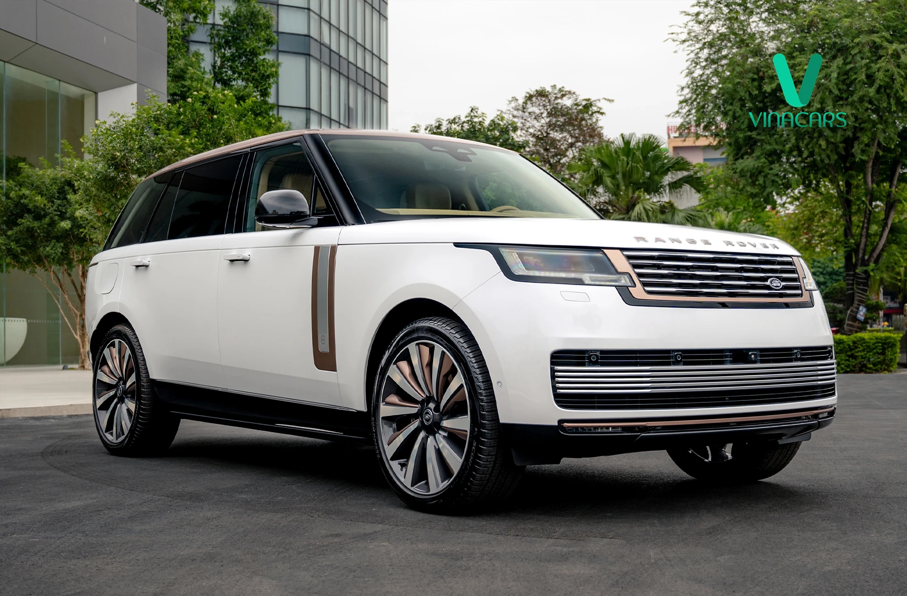 Range Rover SV LWB P615 2025