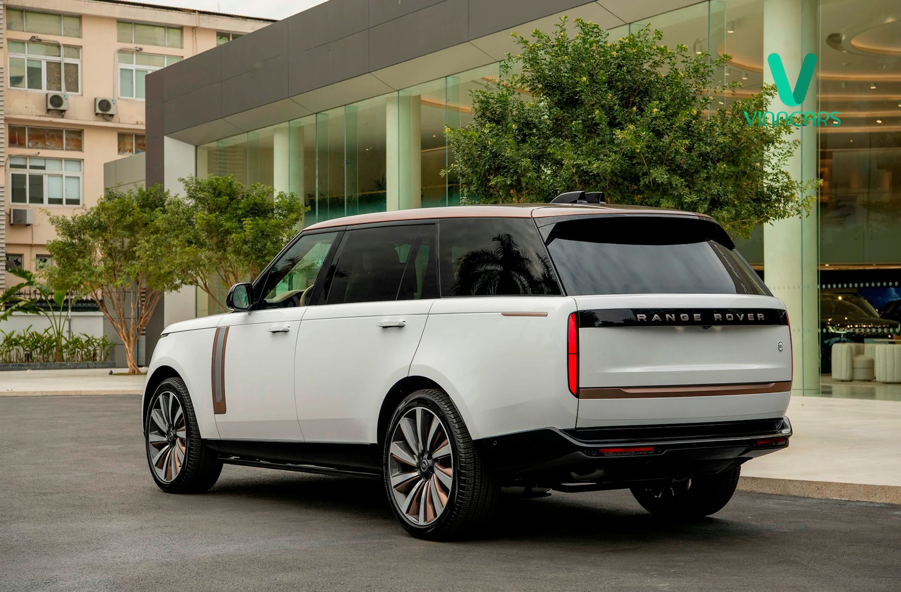 Range Rover SV LWB P615 2025
