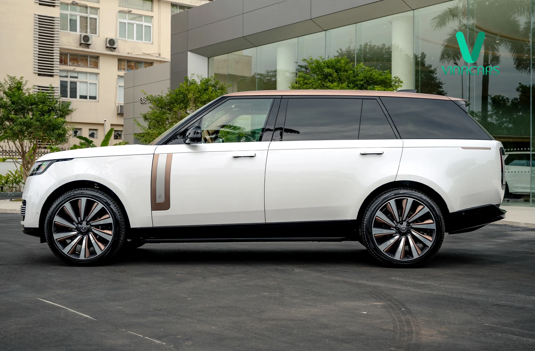 Range Rover SV LWB P615 2025