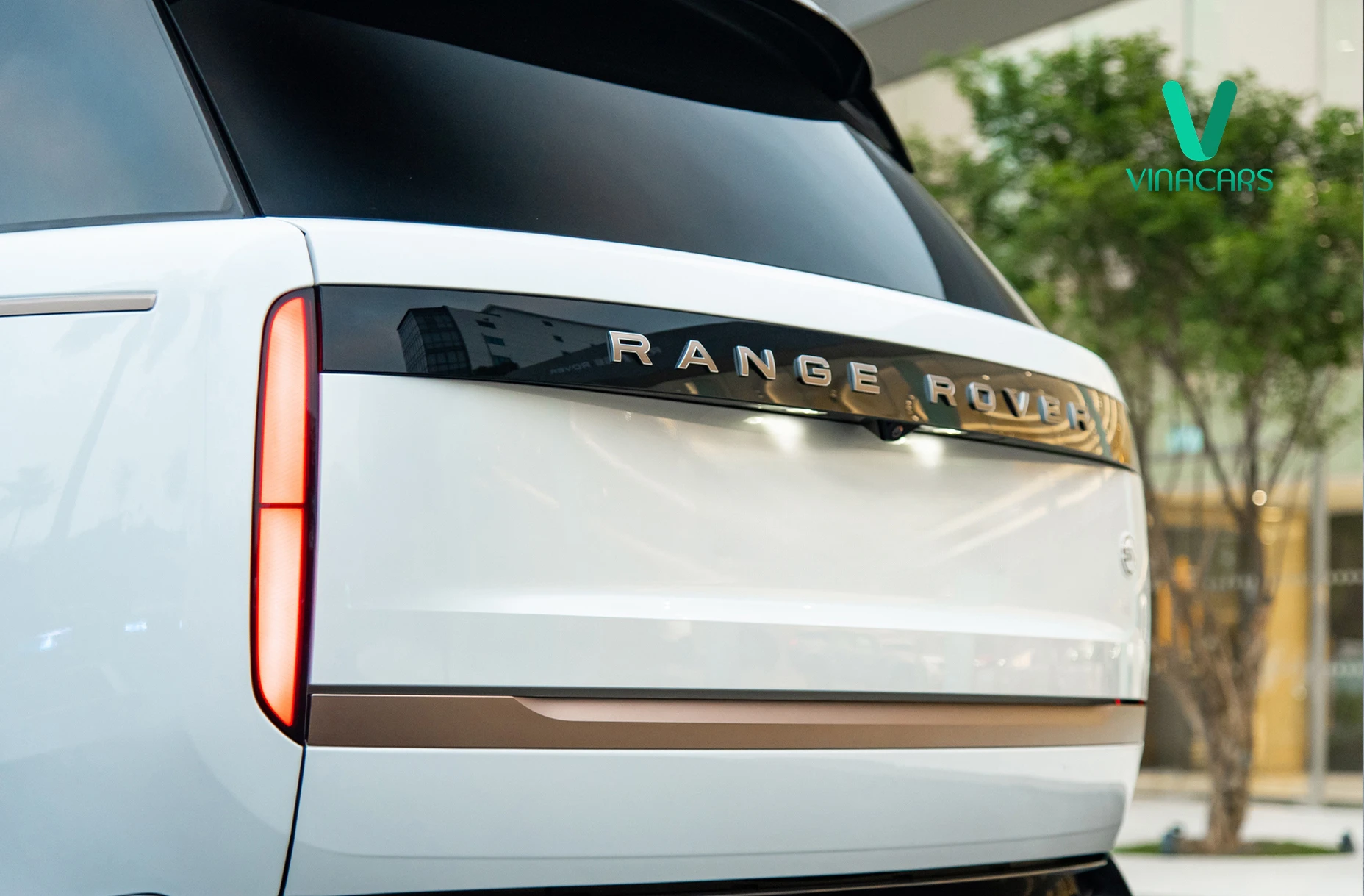 Range Rover SV LWB P615 2025