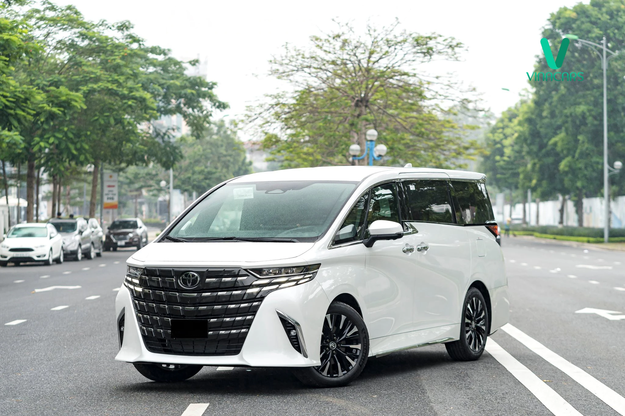 Toyota Alphard HEV 2025