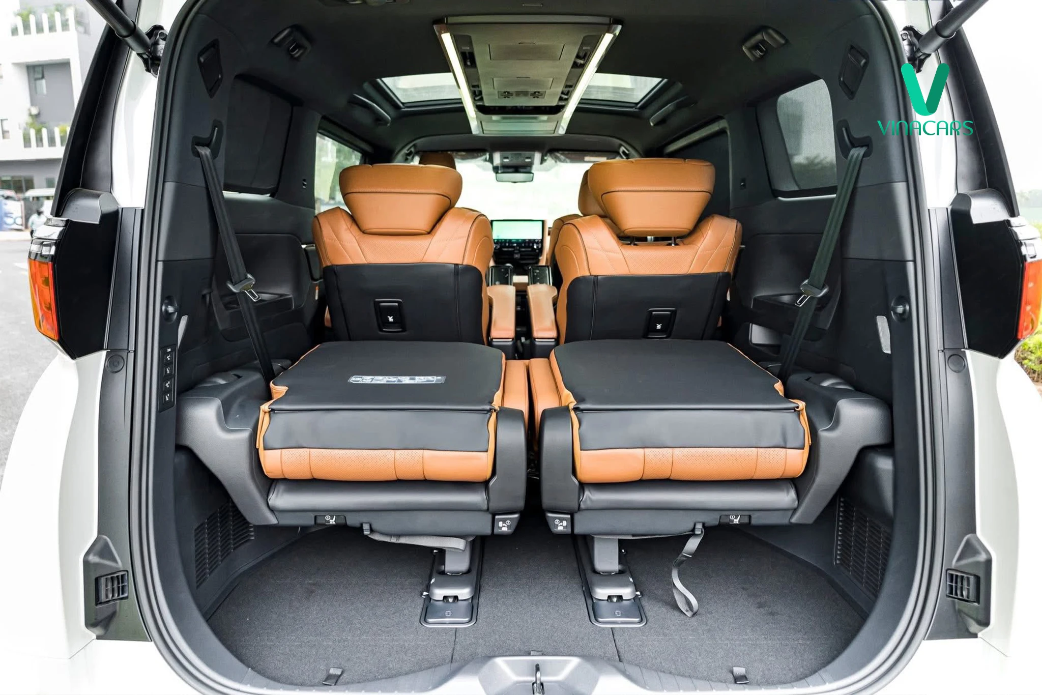 Toyota Alphard HEV 2025