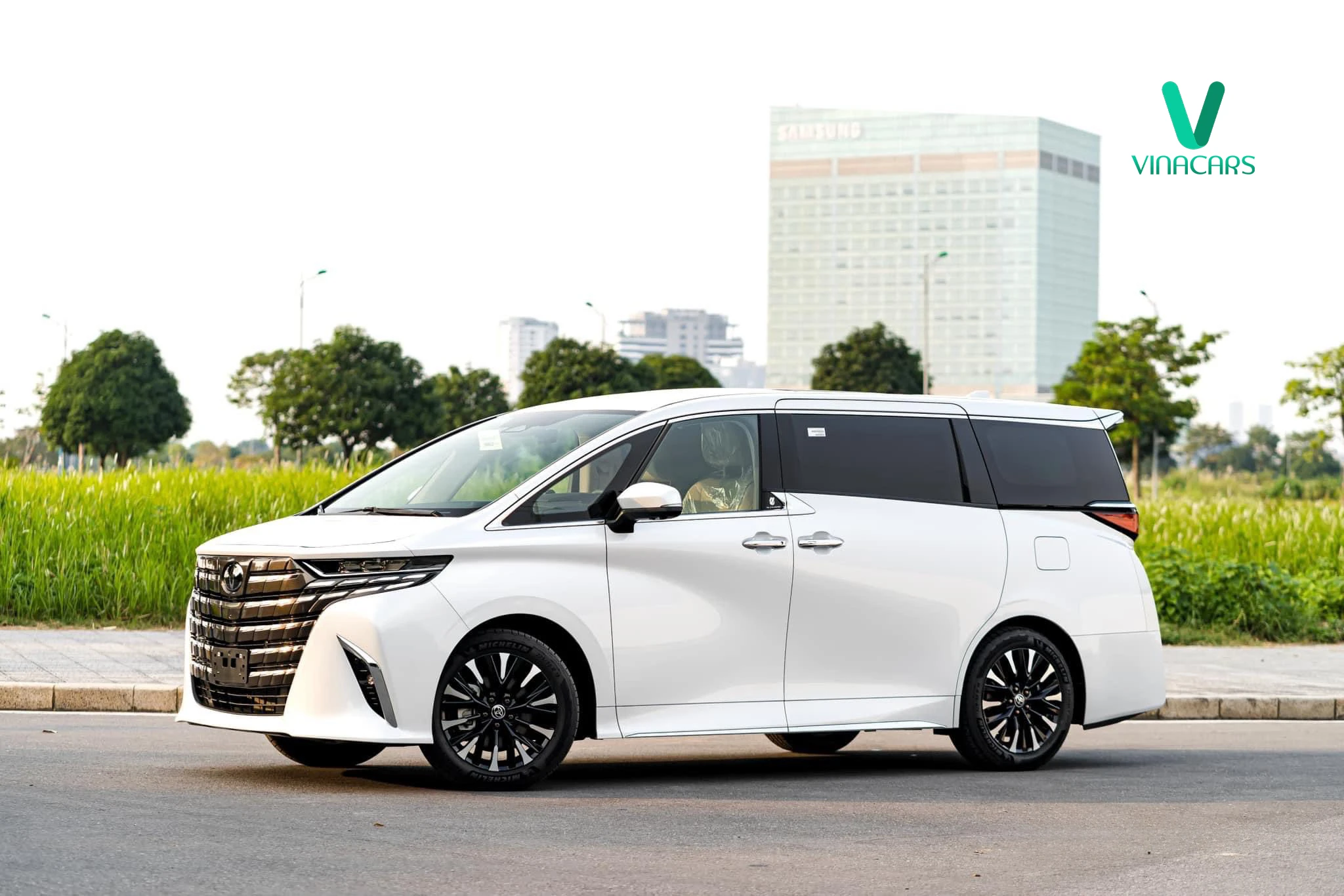 Toyota Alphard HEV 2025