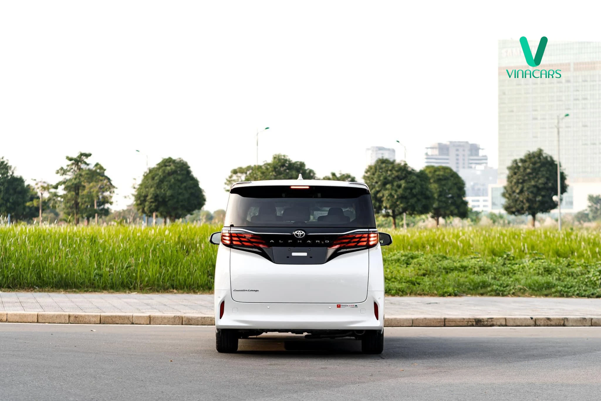 Toyota Alphard HEV 2025